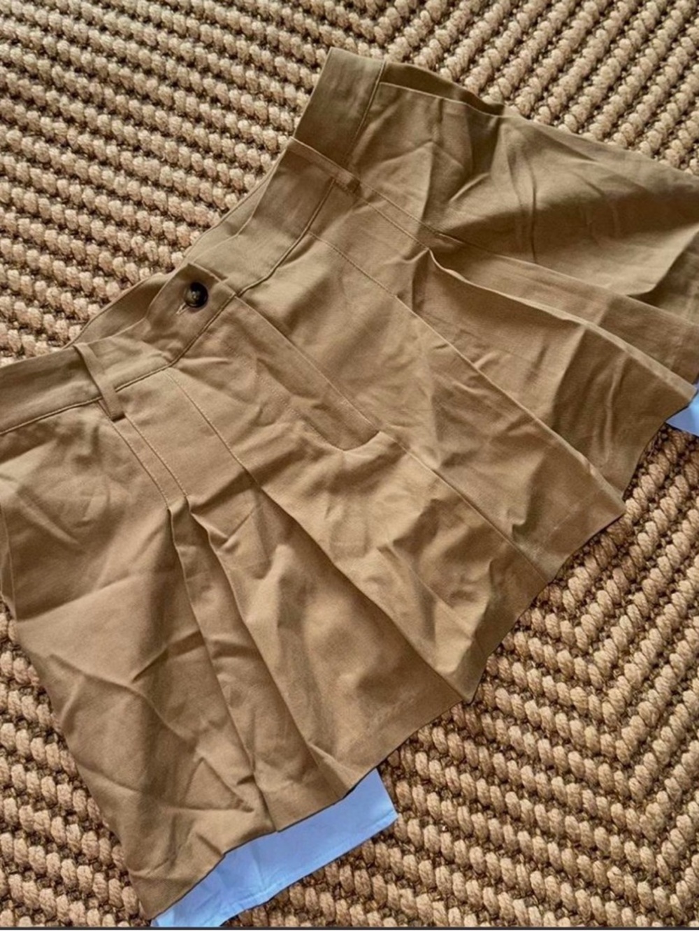 Pleated Women’s Skirt With Blue Contrasted Pocket Lining